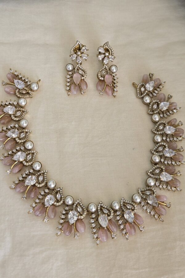 Victorian pink neckset with backchain