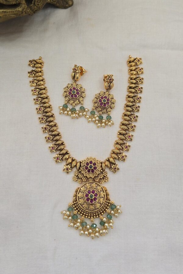 Gold replicate antique neckset with backchain