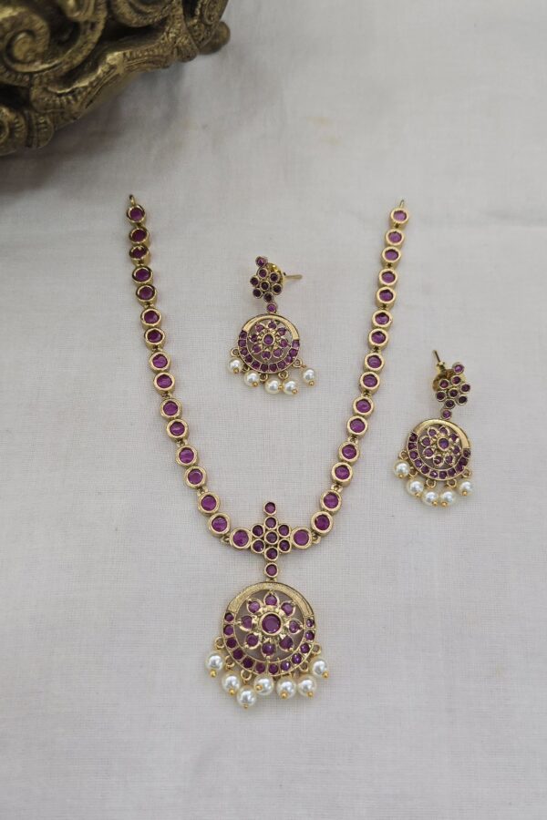 Beautiful Full kemp stone neckset with backchain