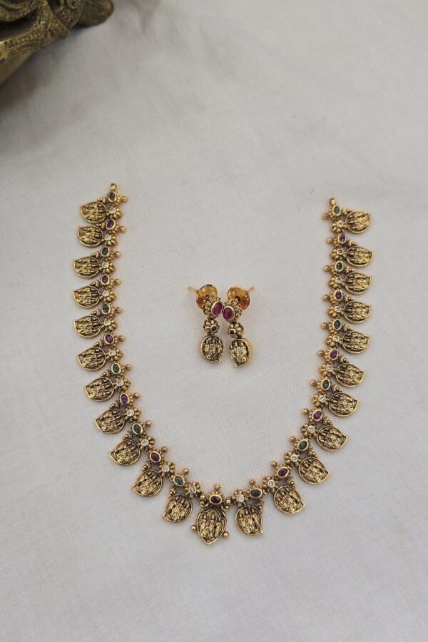 Antique neckset with back chain