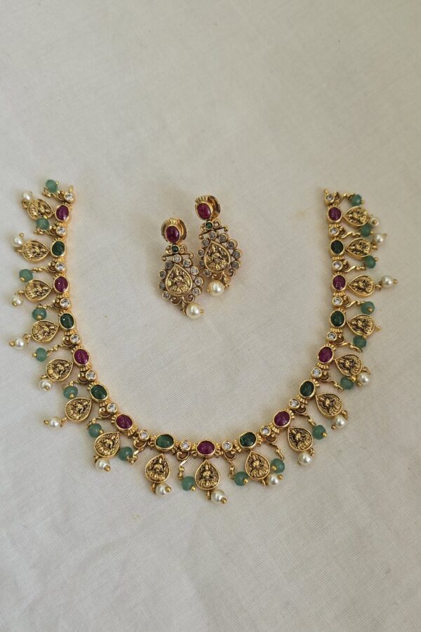 Beautiful minimal antique neckset with backchain