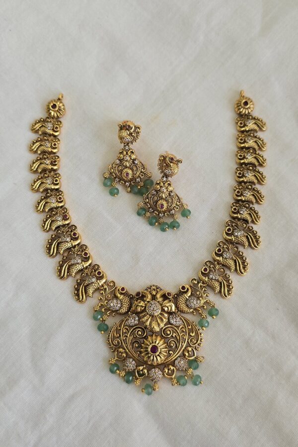 Gold replicate antique neckset with backchain