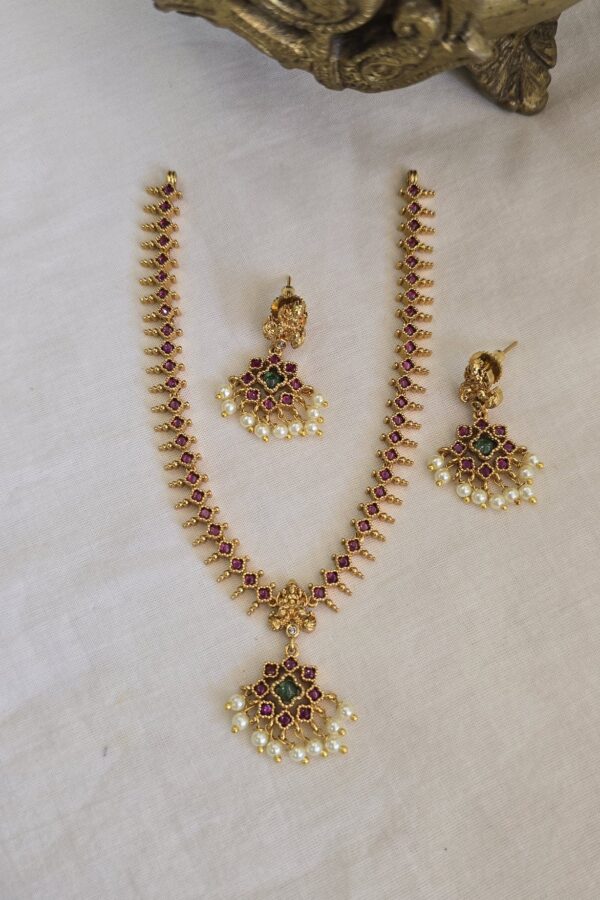 Full kemp stone neckset with back chain