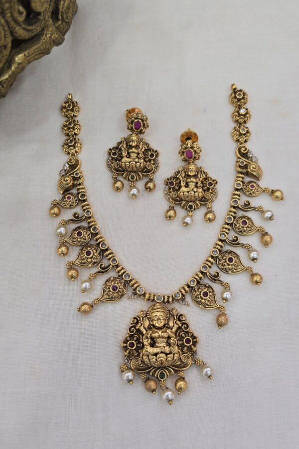 Gold replica antique neckset with backchain