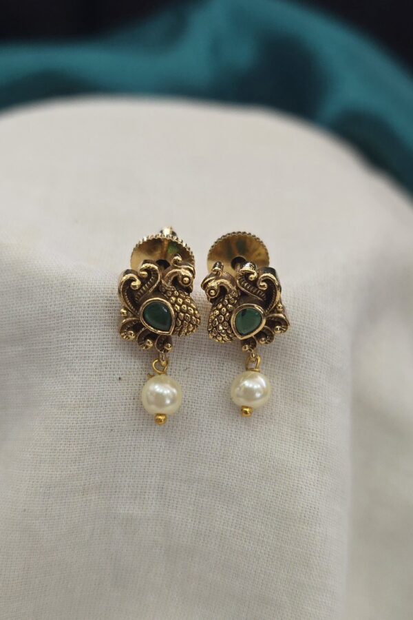 Peacock Pearl drops stud