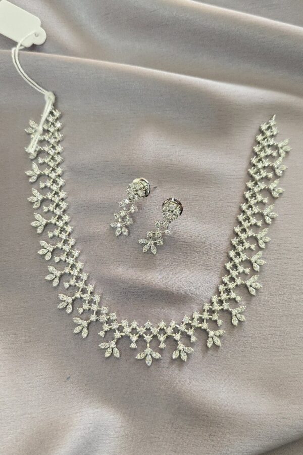 Full silver stone neckset