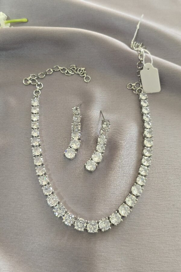 Full white silver neckset
