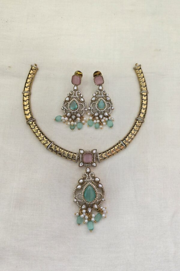 Victorian Kanti style unique neckpiece with backchin