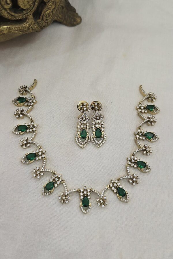 Mimimal Victorian Green neckset with back chain