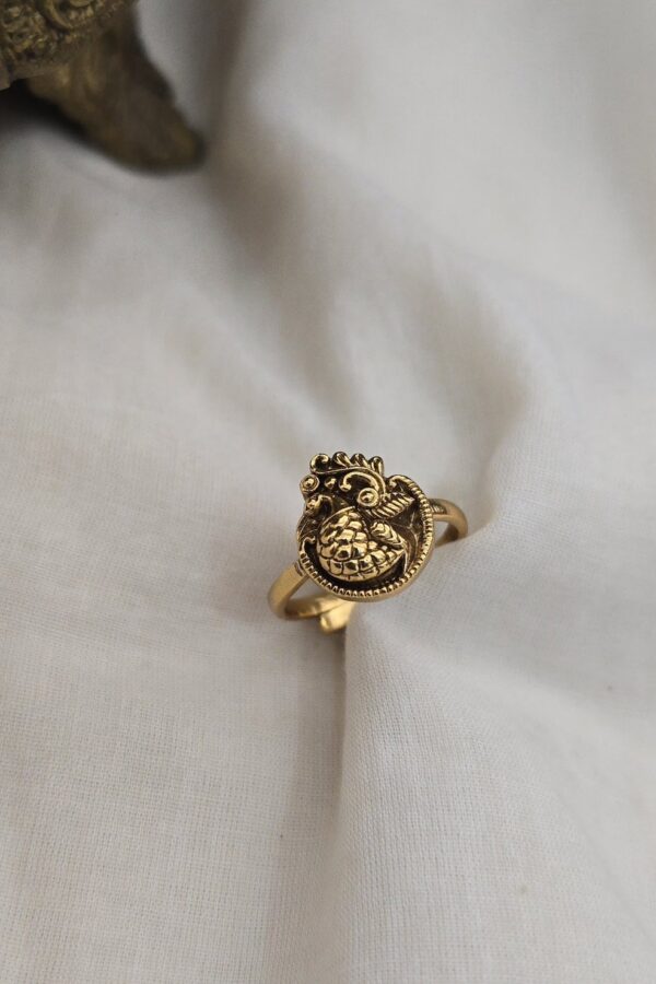 Antique adjustable finger ring