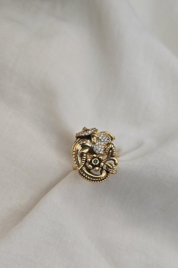 Antique adjustable finger ring