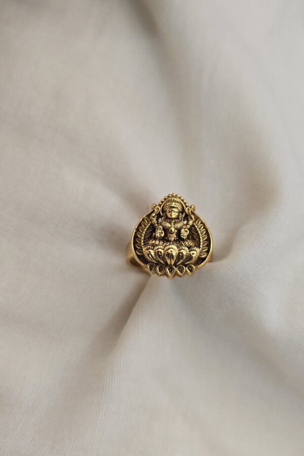Antique adjustable finger rine
