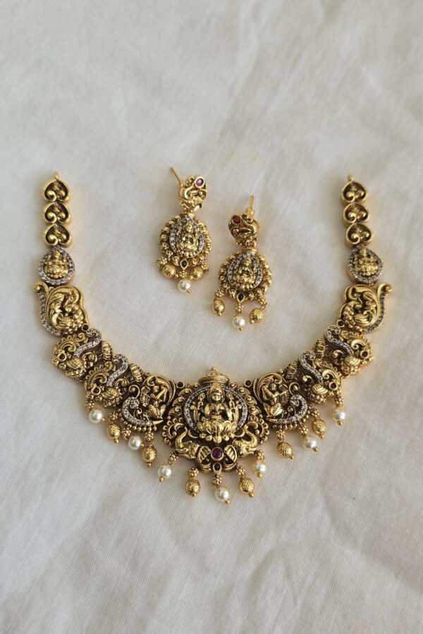 Gold replicate antique neckset with backchain