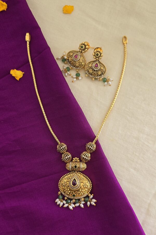 Gold replica minimal antique neckset with back chaim