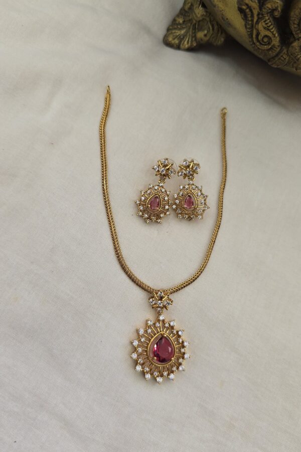 Minimal attigai type neck set ( removable pendant ) with back chain