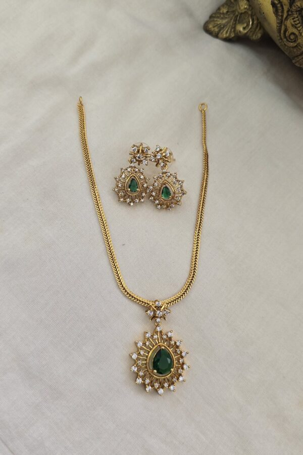 Minimal attigai type neckset with back chain