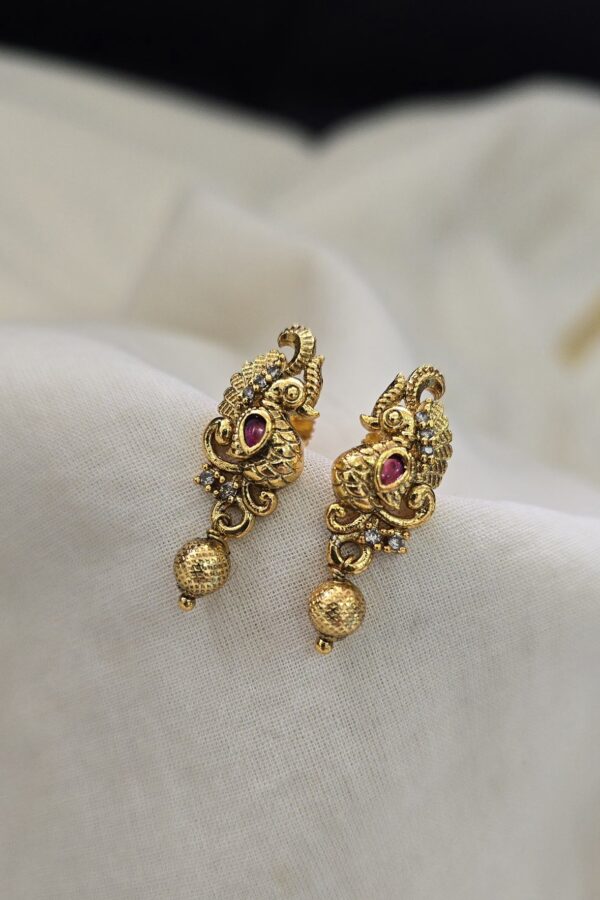Elegant Antique stud