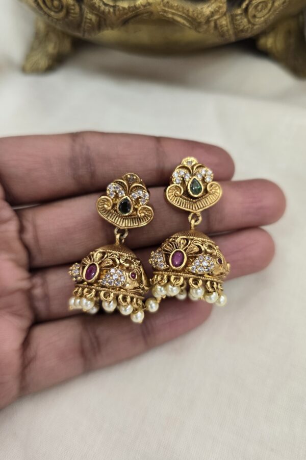 Gold antique jumka