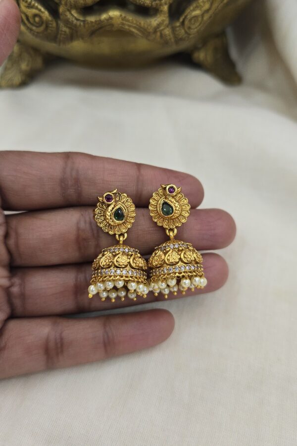 Gold antique jumka