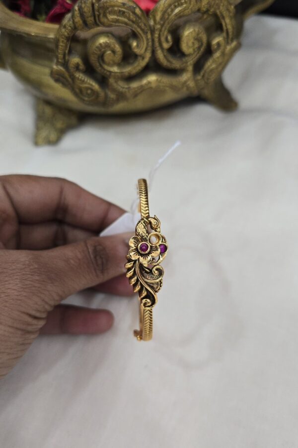 Antique kada bracelet( lock type ) - suitable for 2.4 & 2.6 size