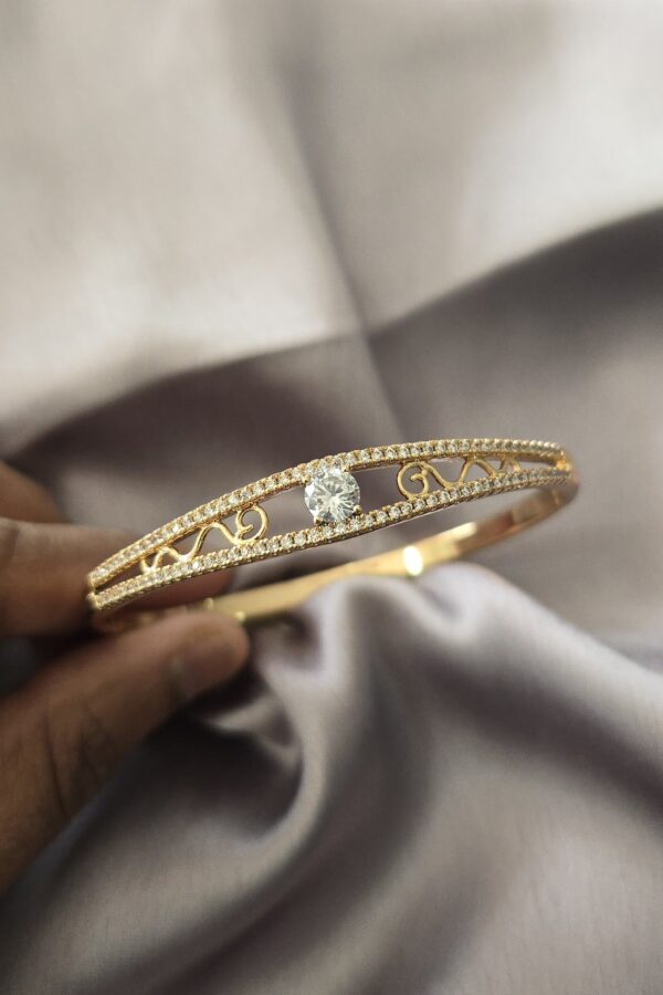 Premium anti tarnish rose gold bracelet- press type open