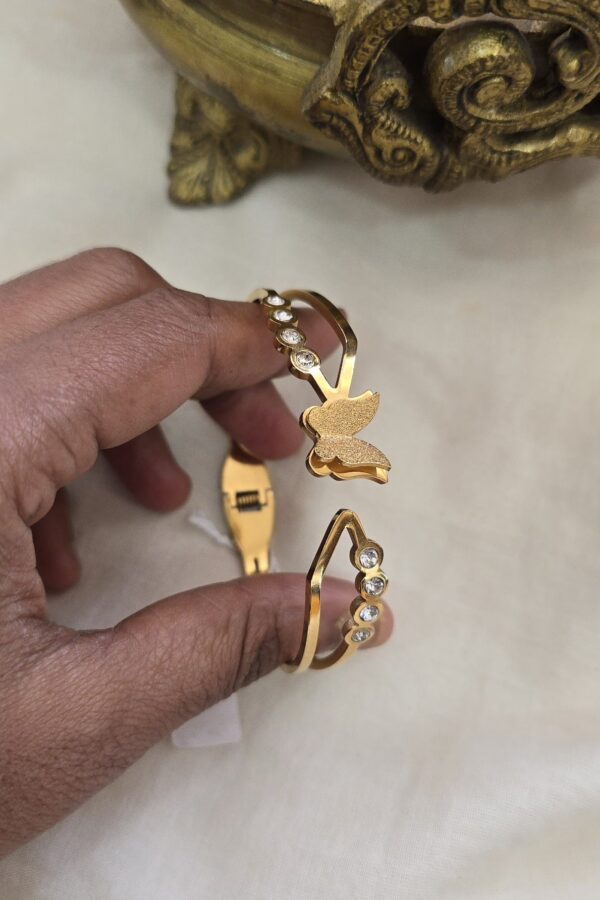 Premium anti tarnish gold plated bracelet