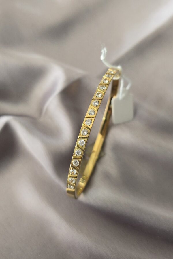 Premium anti tarnish gold plated bracelet - press type open