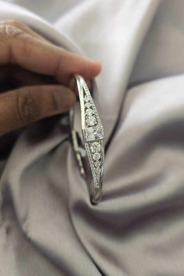Premium anti tarnish silver plated bracelet - press type open