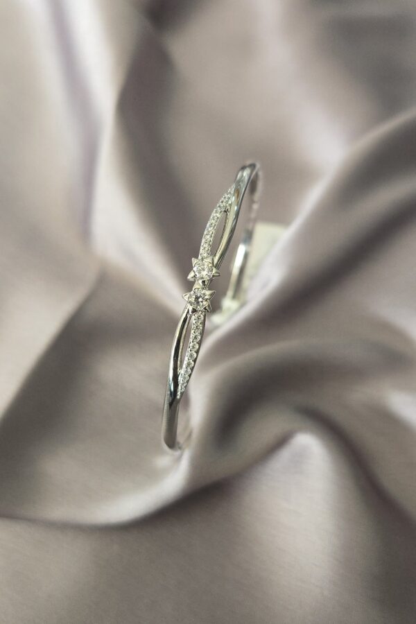 Premium anti tarnish silver plated bracelet - press type open