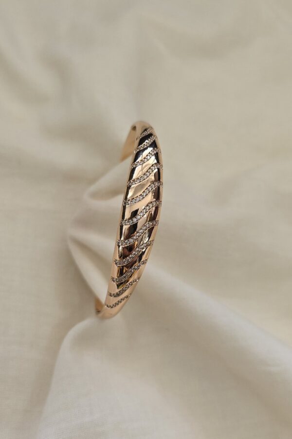 Premium anti tarnish rose gold  bracelet - press type open