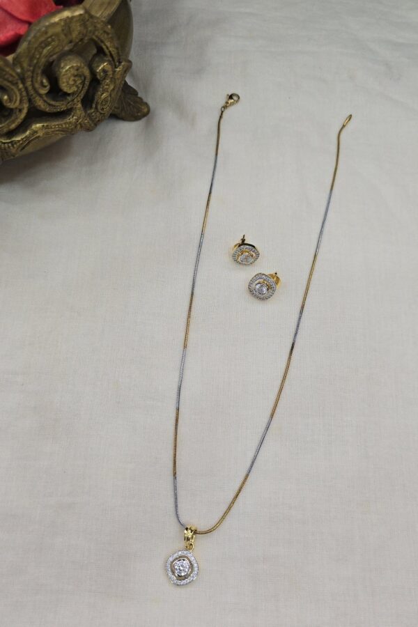 Simple pendant dual tone chain set for kids