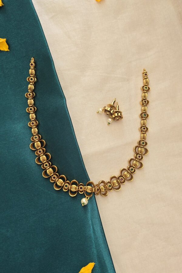Antique Minimal set with back chain