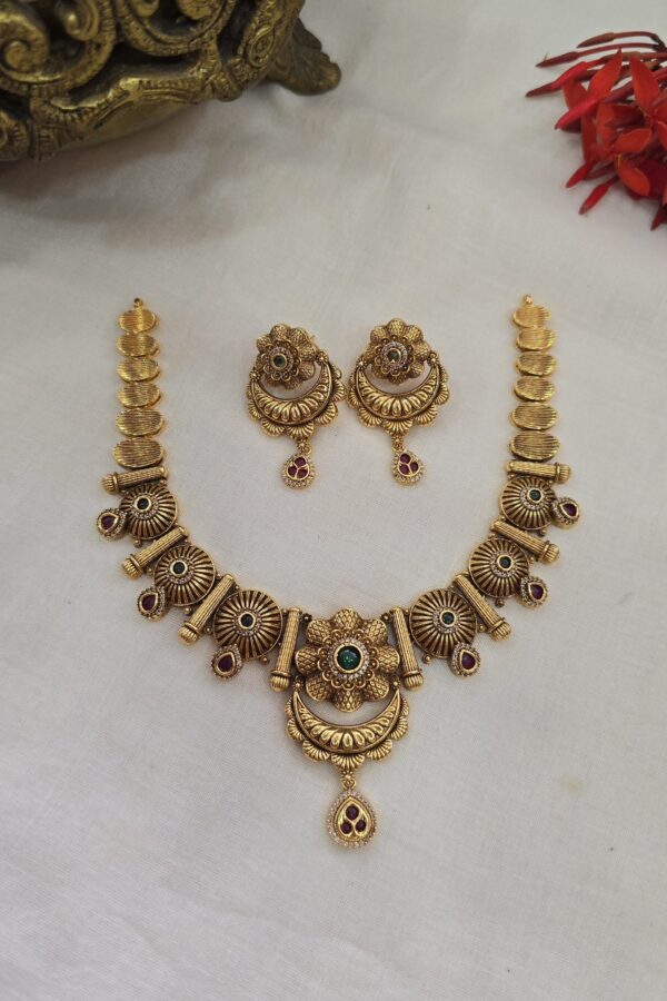 Gold replica antique set with back chain