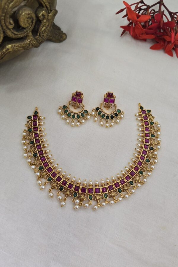Beautiful kemp neckset with back chain