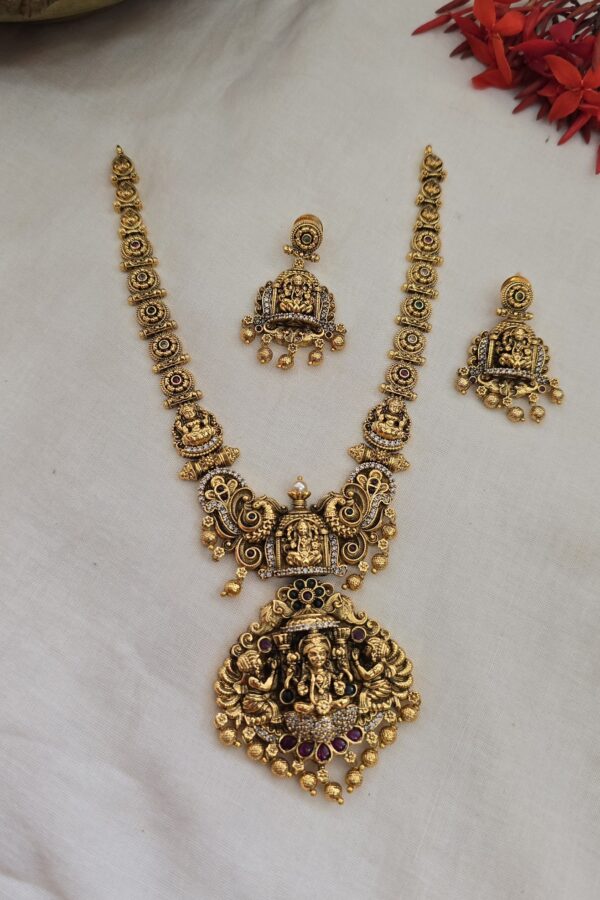 Gold replicate antique neckset with backchain