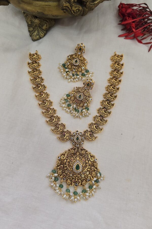 Gold replica antique set with back chain