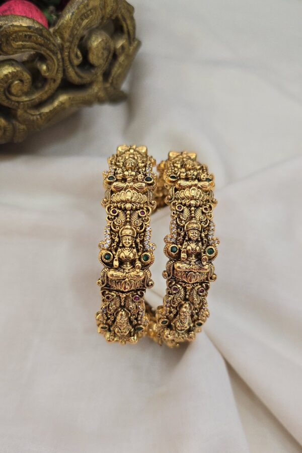 Antique bangle - open type