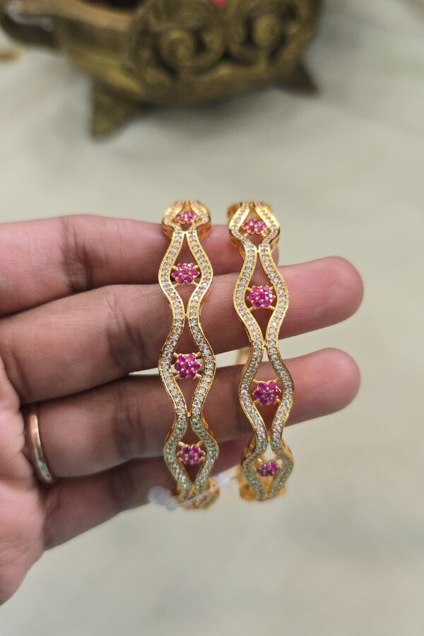 Beautiful Gold replica bangle