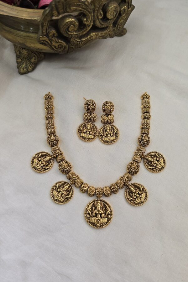 Beautiful gold replica antique neckset with backchain