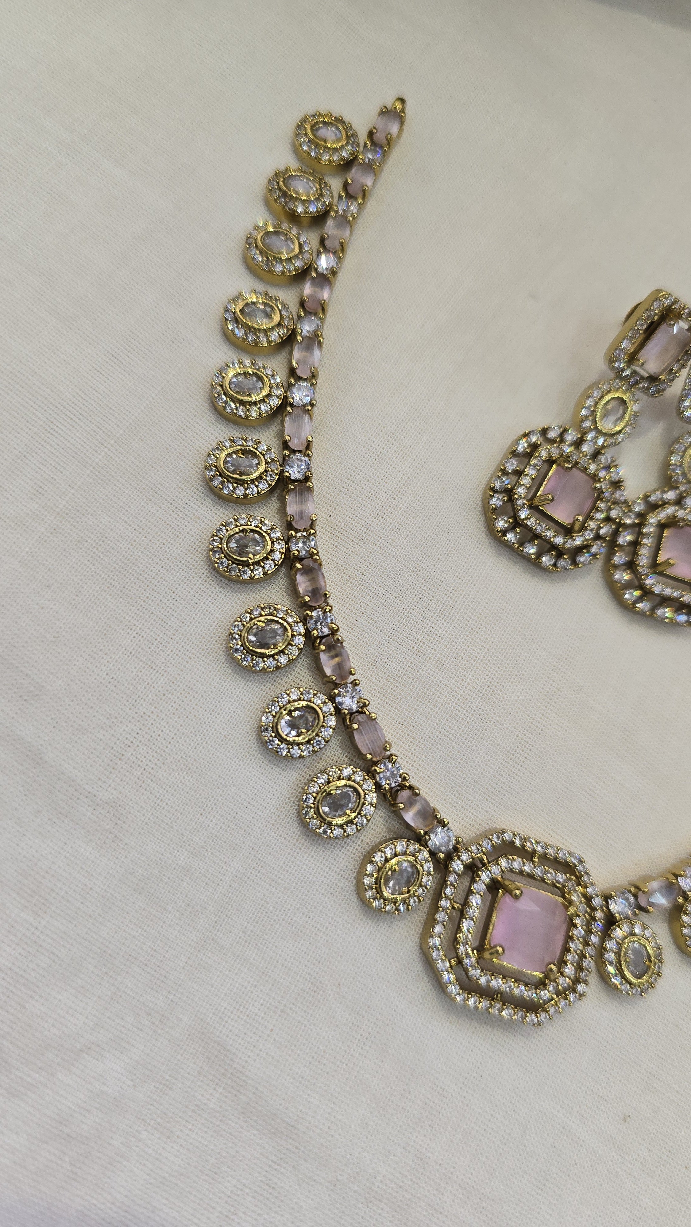 Beautiful Victorian neckset with backchain - Image 2