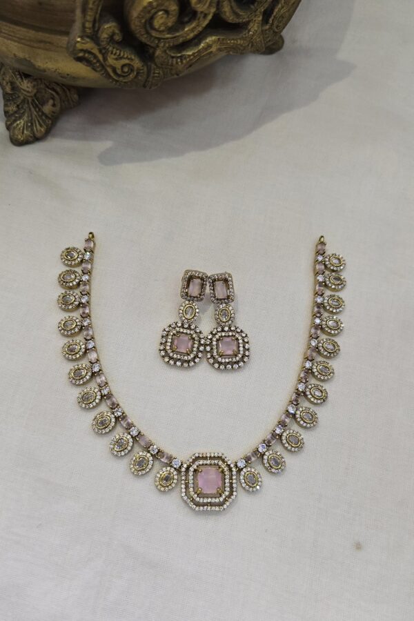 Beautiful Victorian neckset with backchain