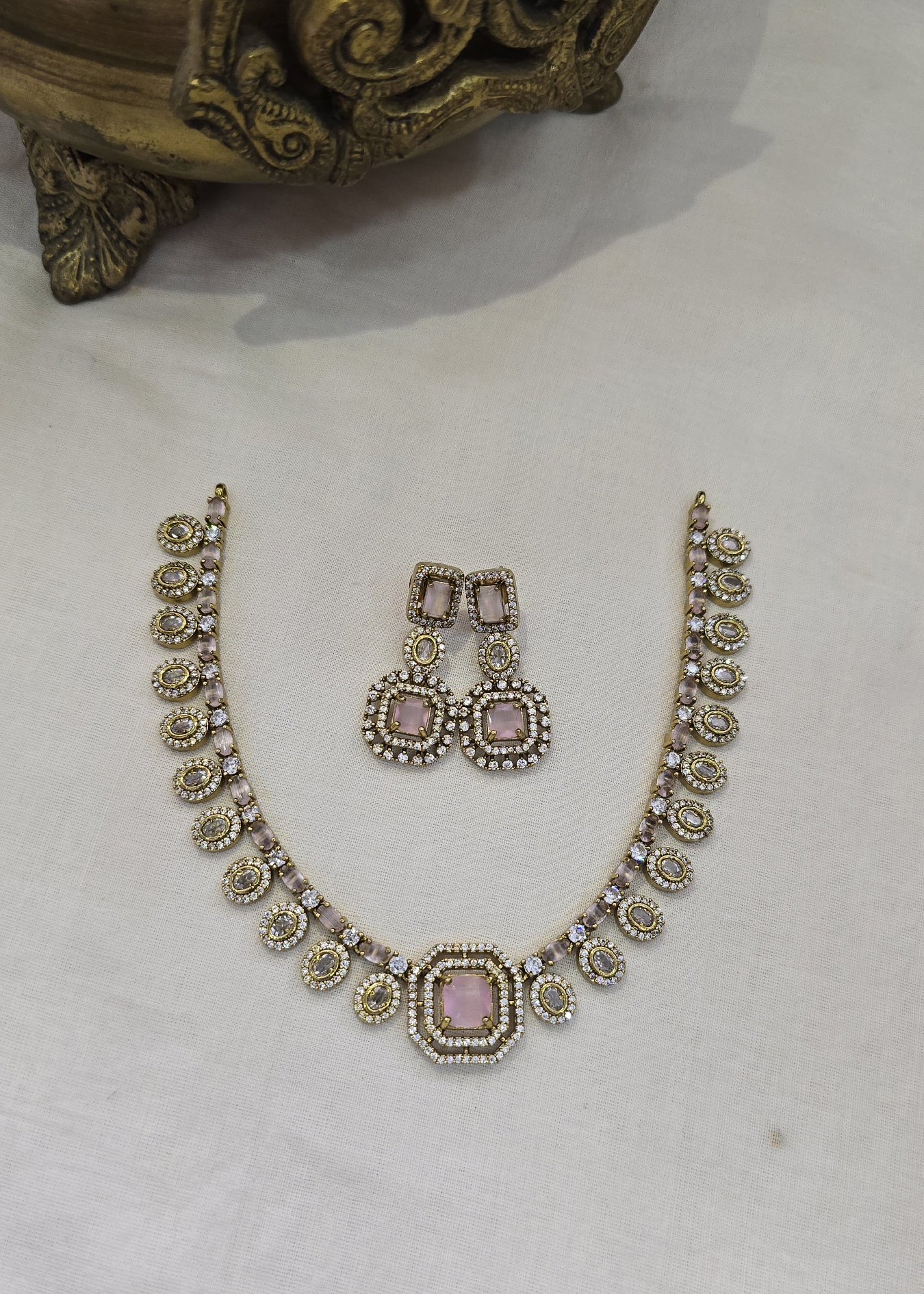 Beautiful Victorian neckset with backchain