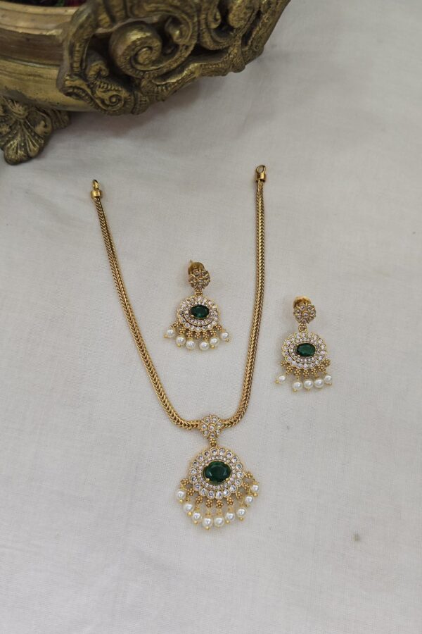 Traditional attigai type neckset with backchain