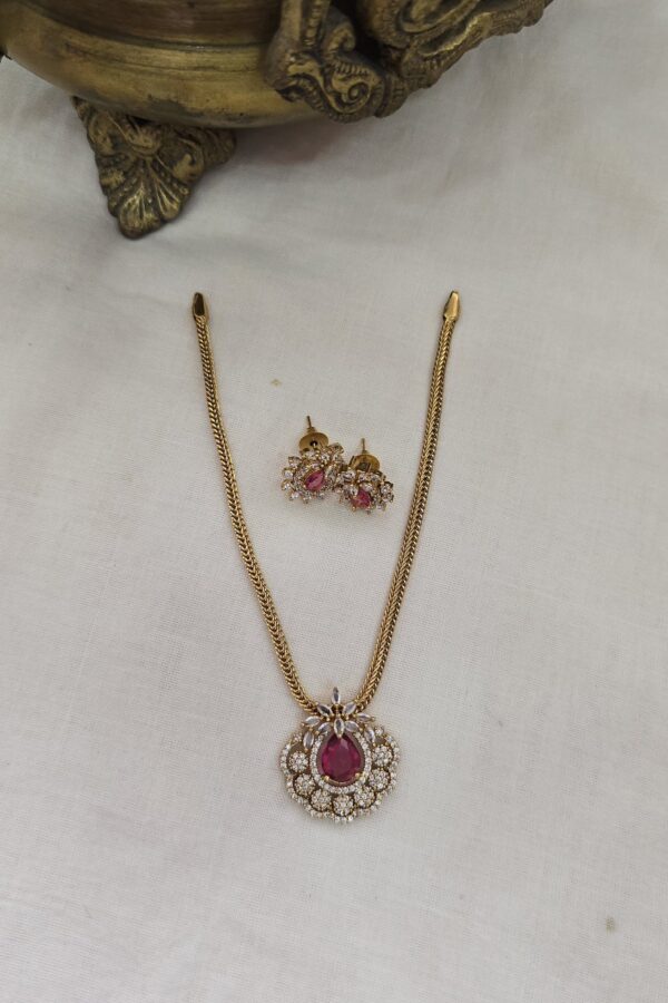 Simple attigai type neckset with back chain