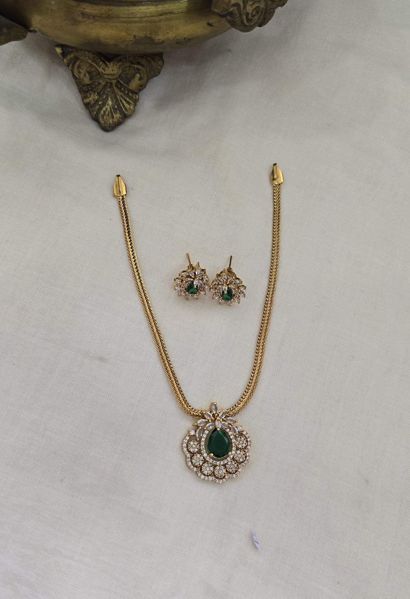 Beautiful attigai type neckset with backchain