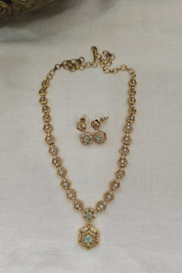 Beautiful stone neckset with backchain